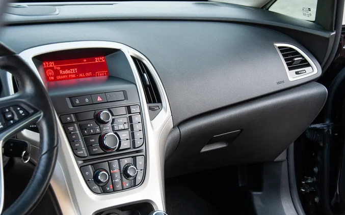 Opel Astra cena 29900 przebieg: 170000, rok produkcji 2012 z Bierutów małe 596